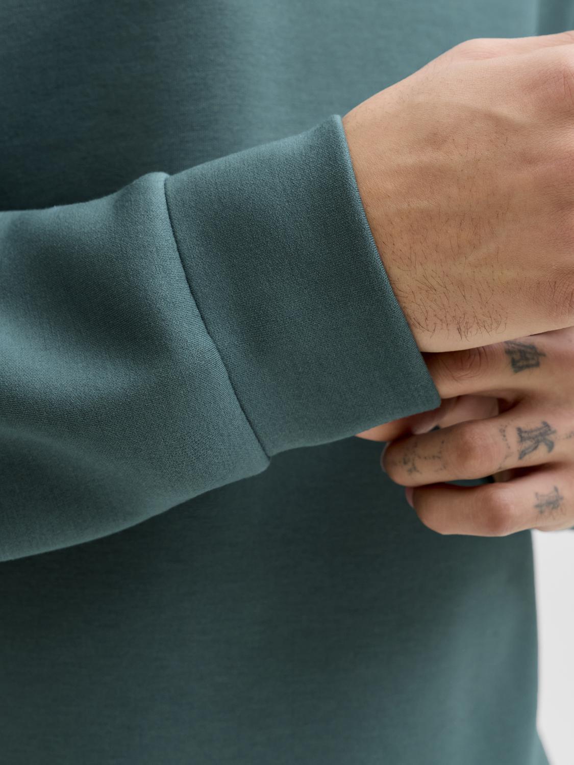 model_shot-detail