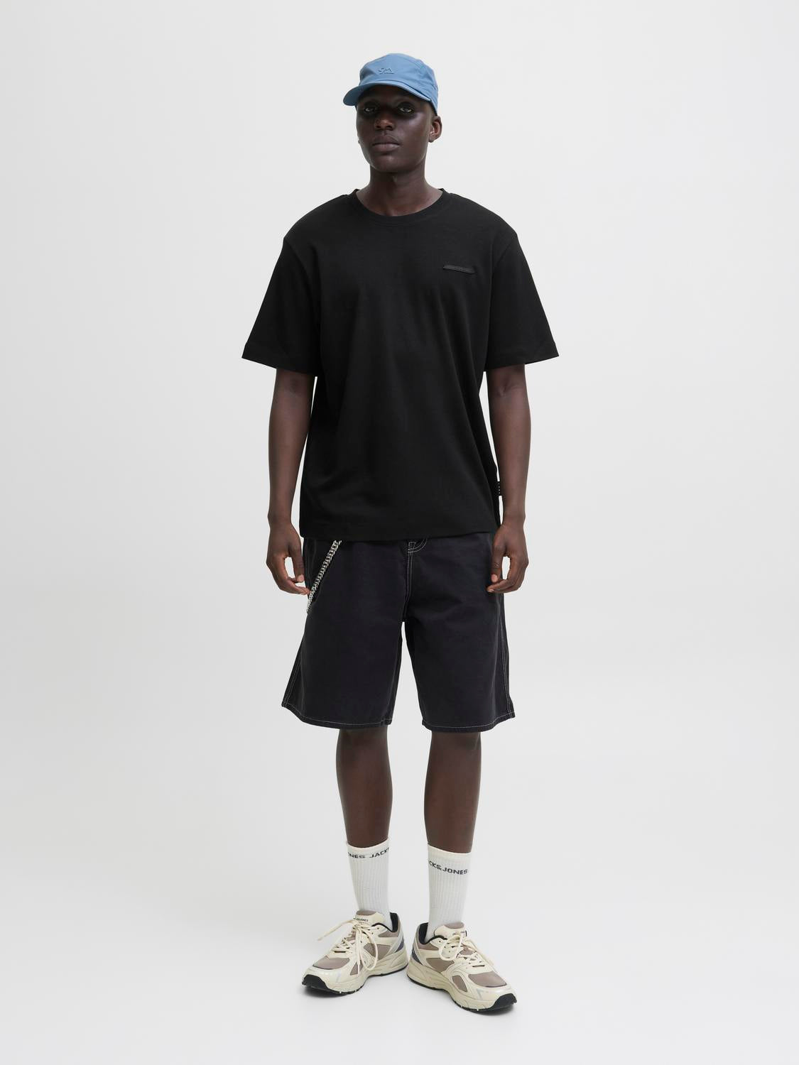 model_shot-front_full