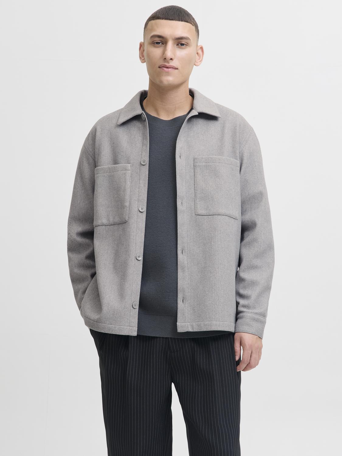 model_shot-front