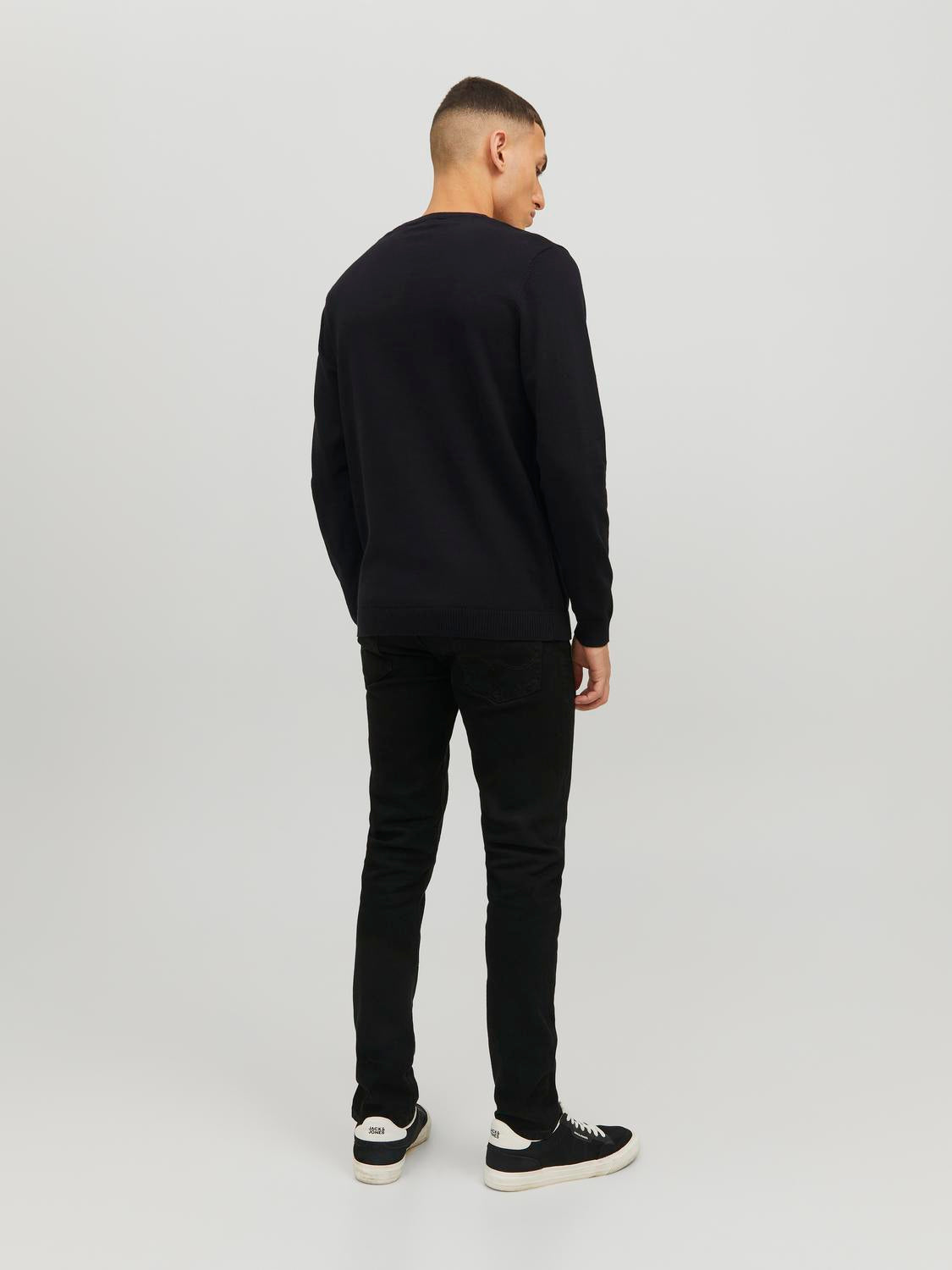 model_shot-back