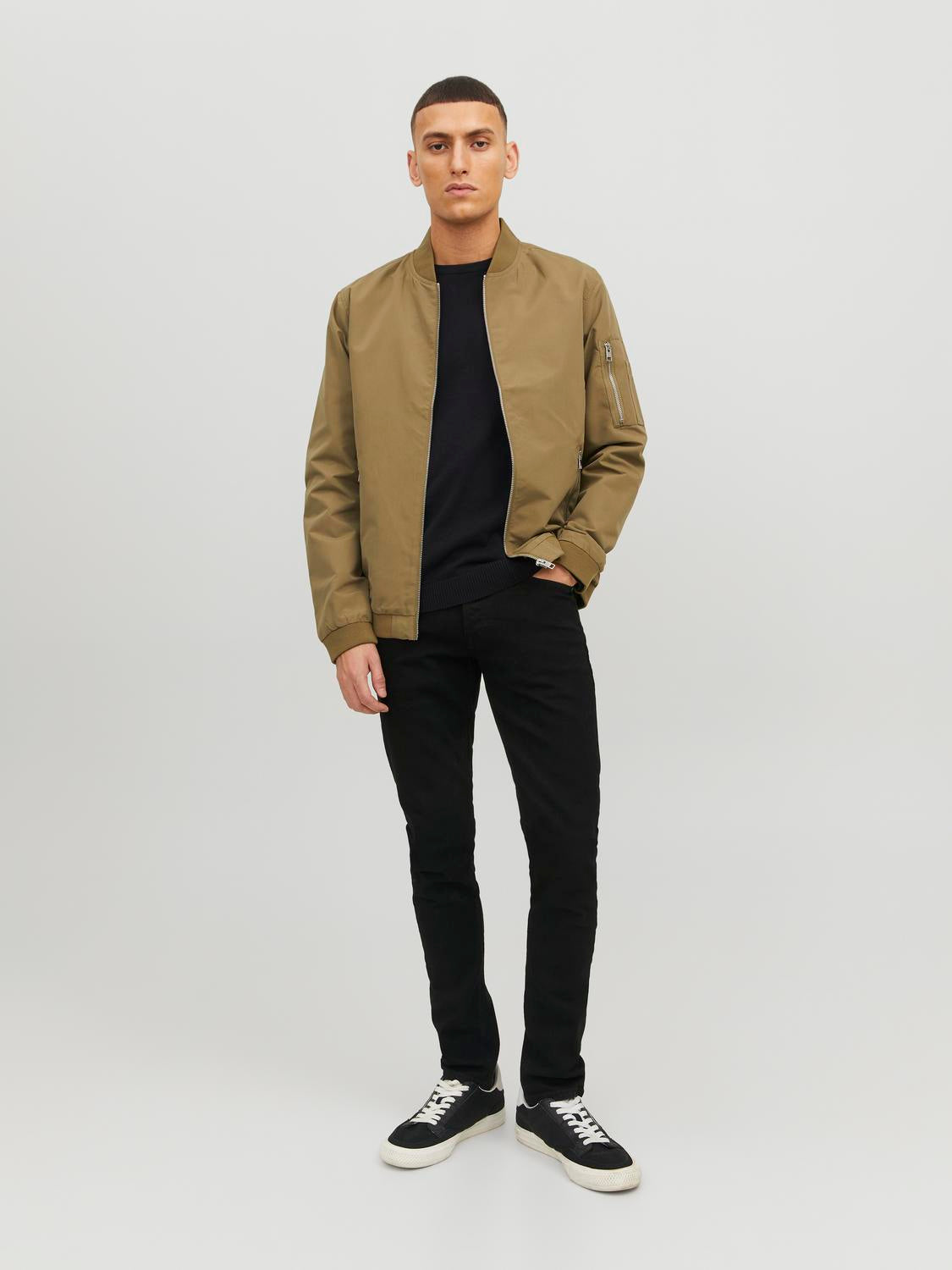 model_shot-front_full