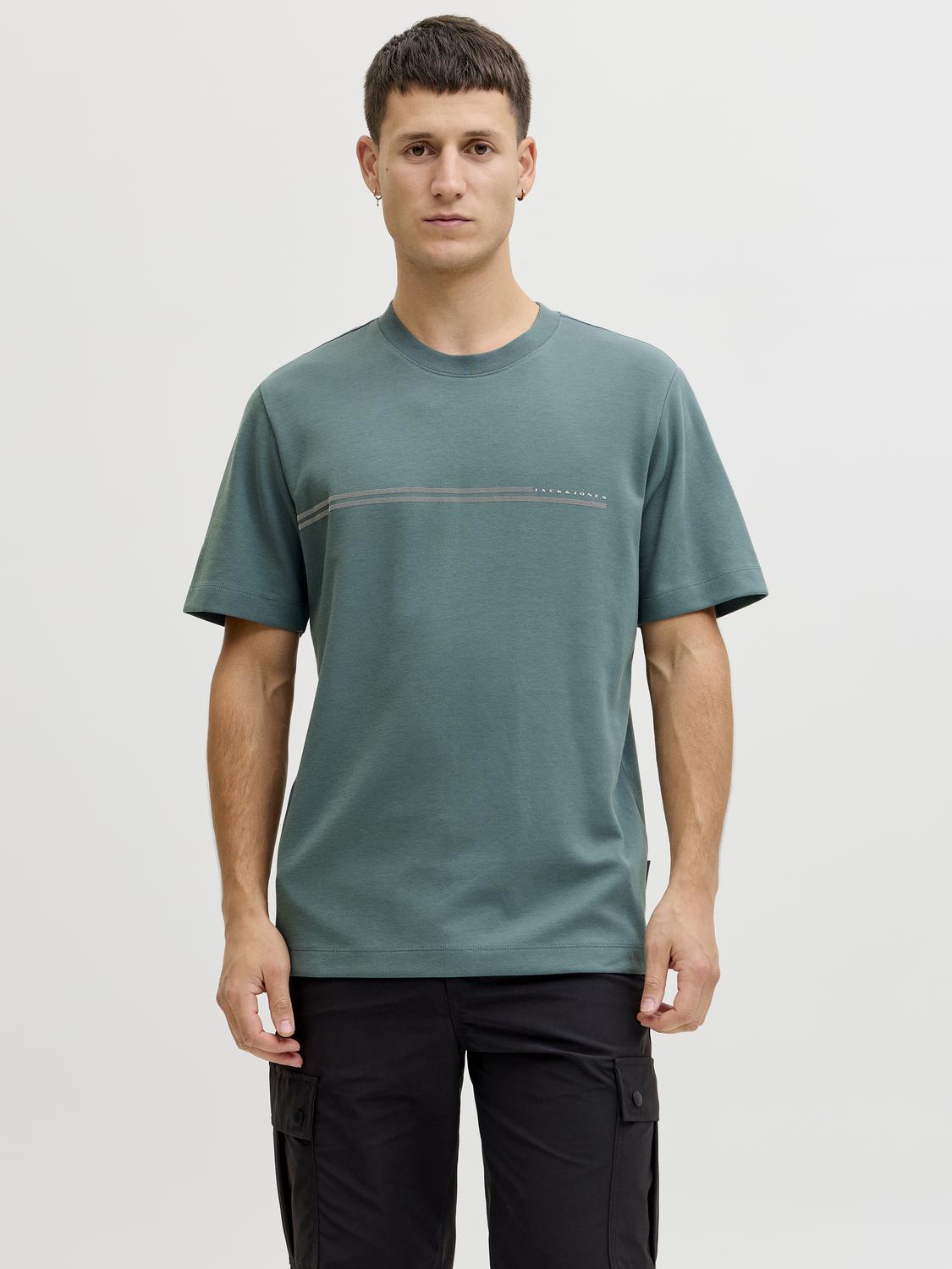 model_shot-front