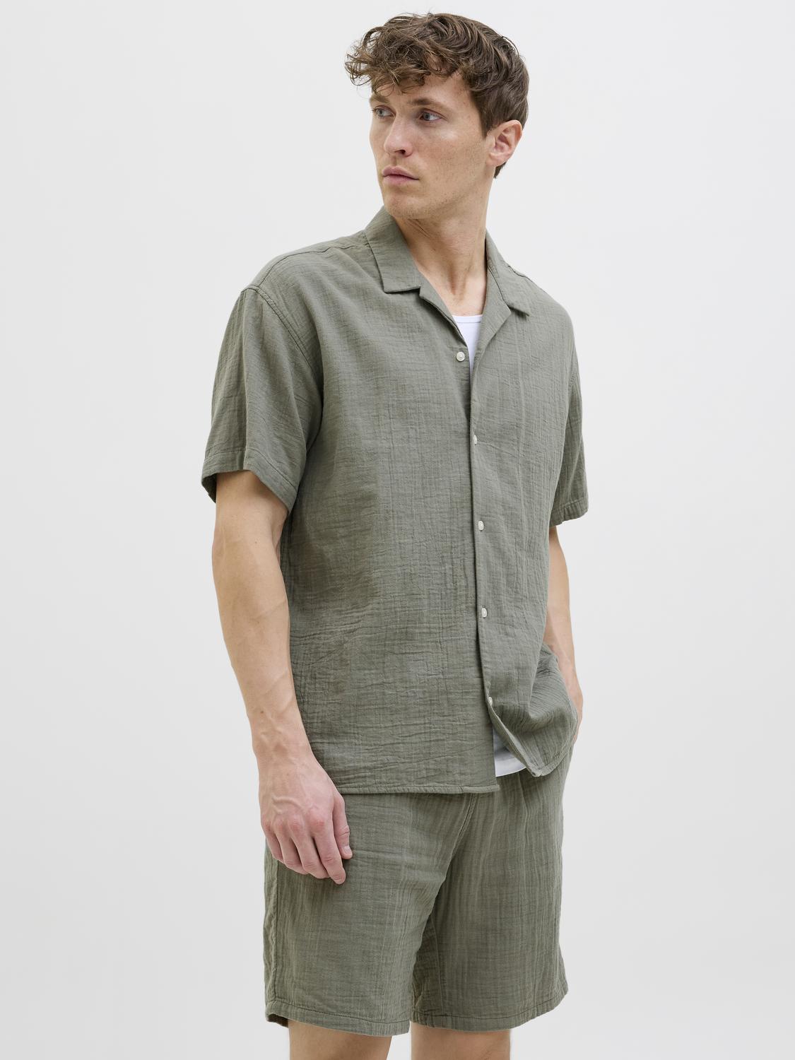 model_shot-front