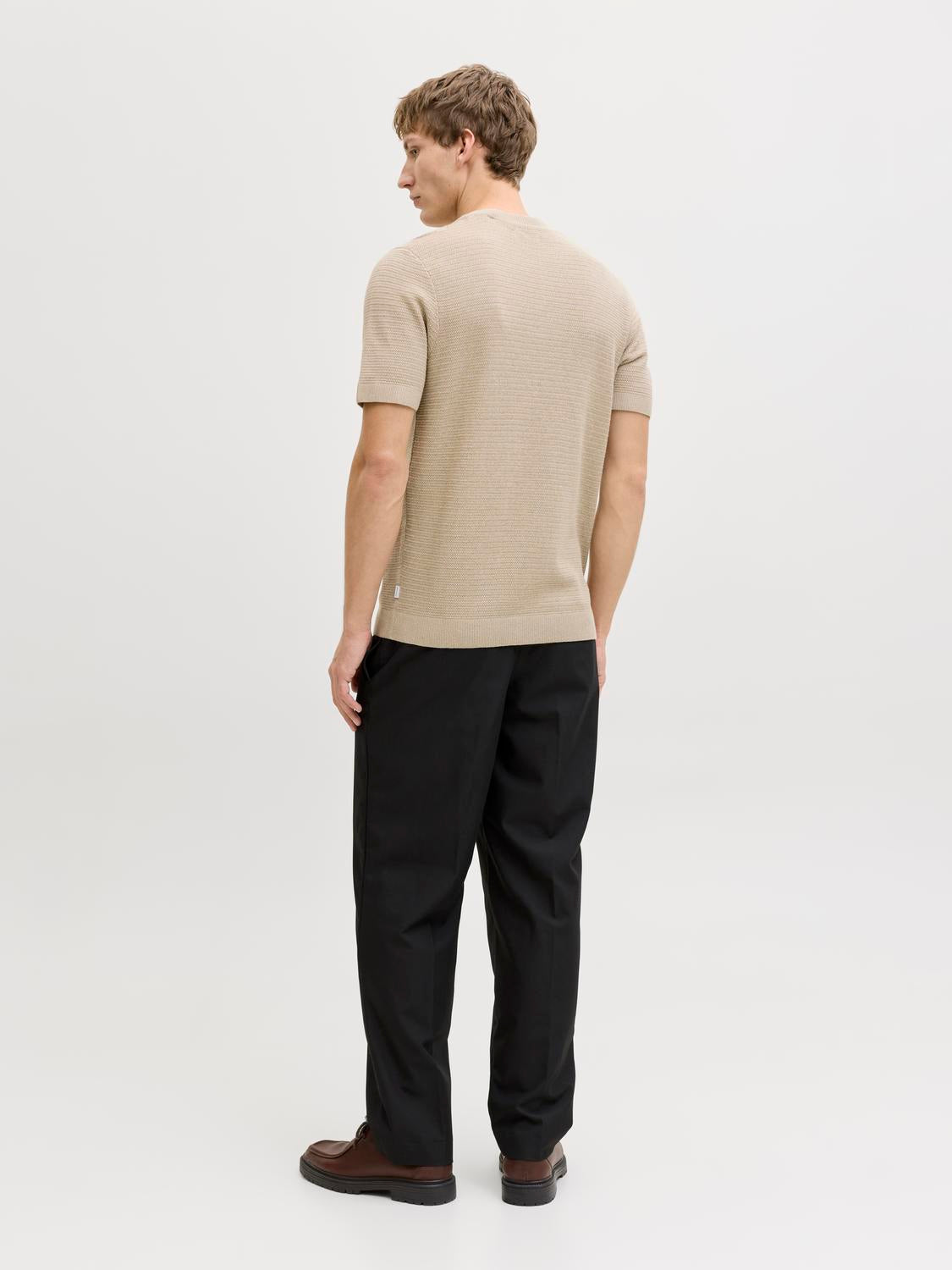model_shot-back