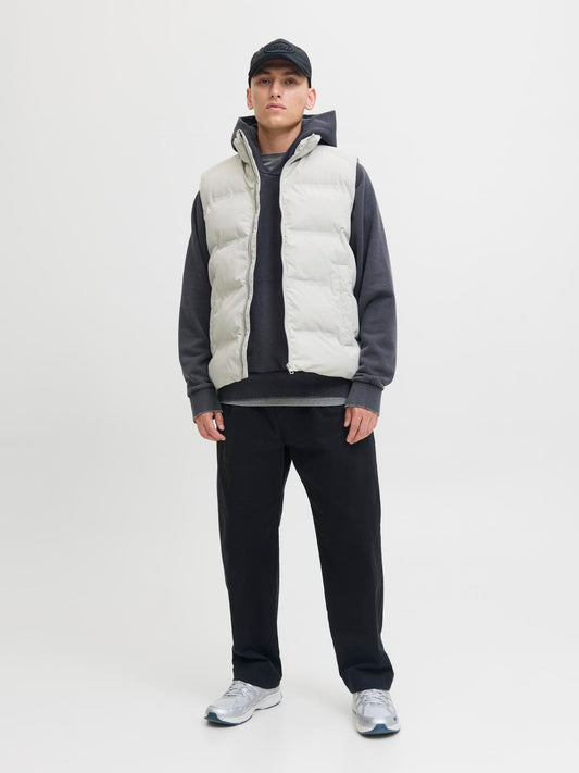 model_shot-front_full
