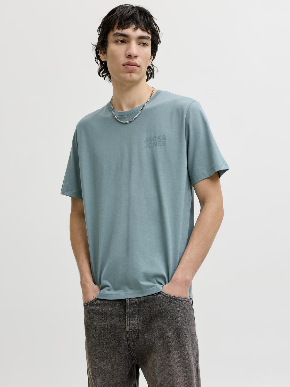 model_shot-front