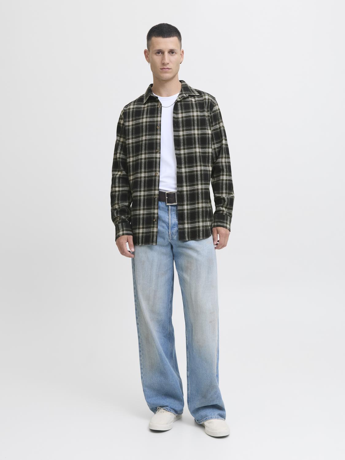 model_shot-front_full