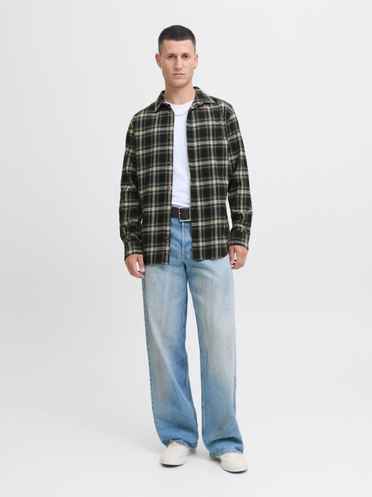 model_shot-front_full