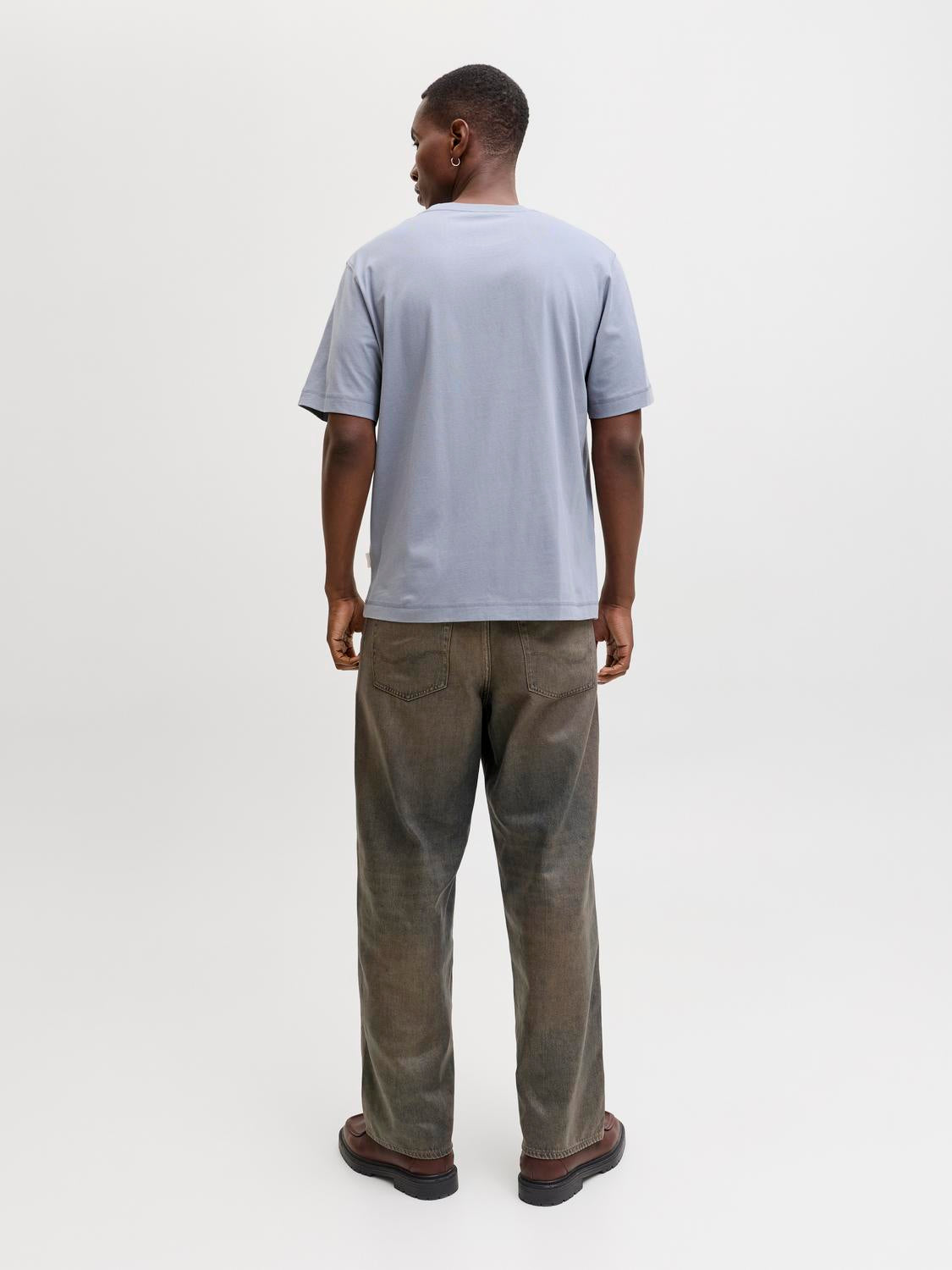 model_shot-back