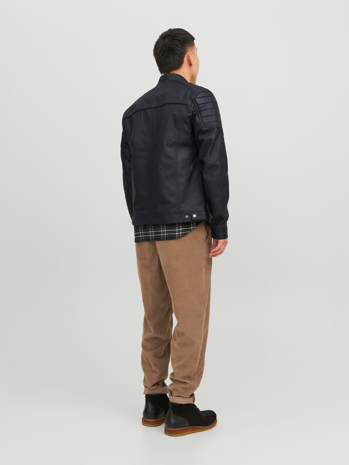model_shot-back