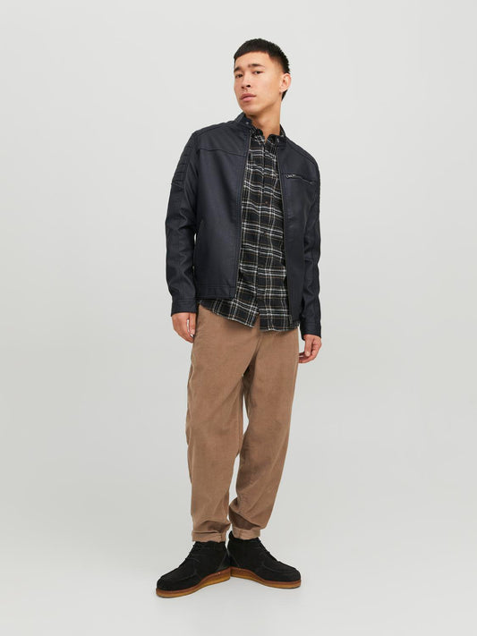 model_shot-front_full