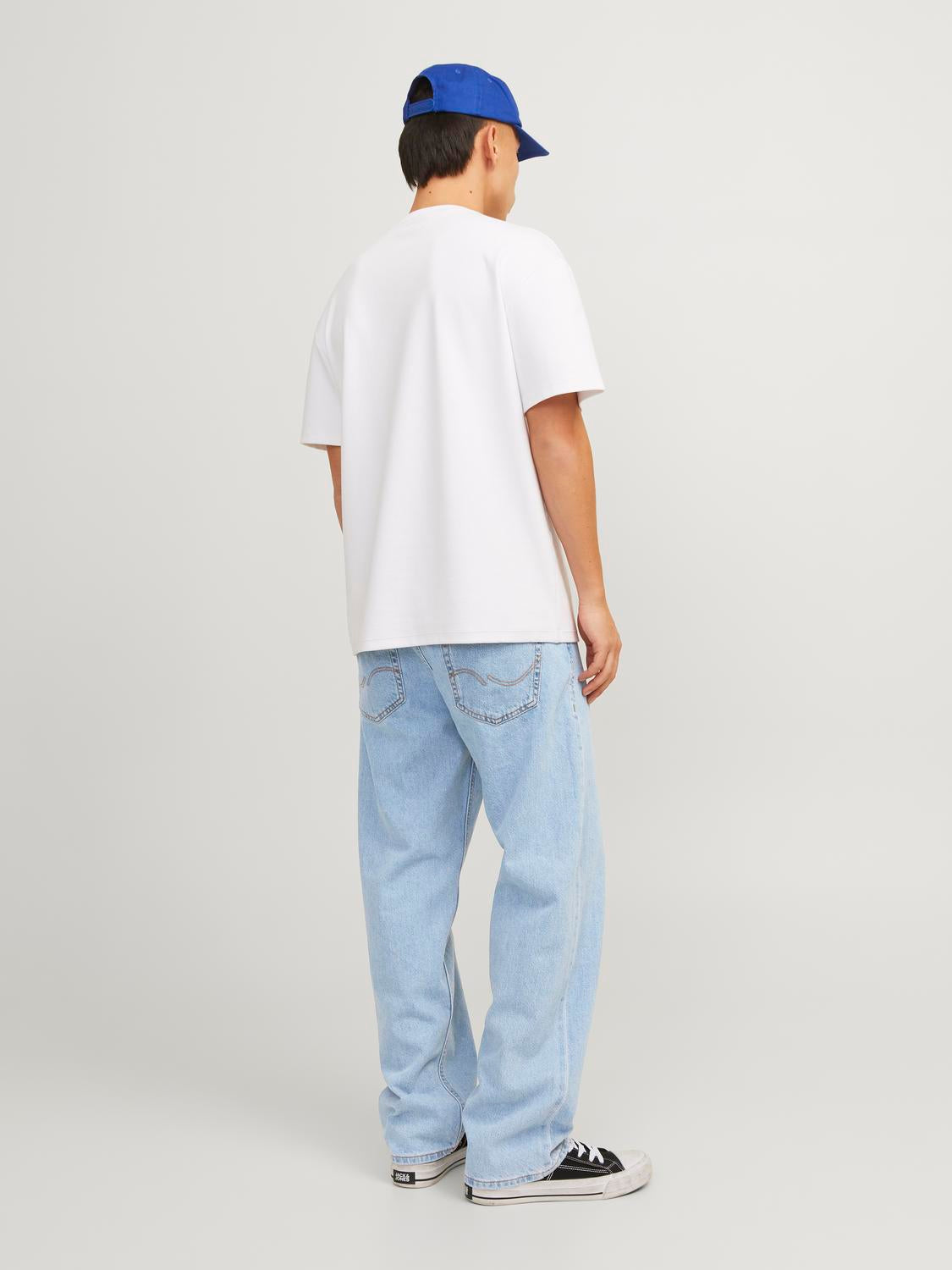 model_shot-back
