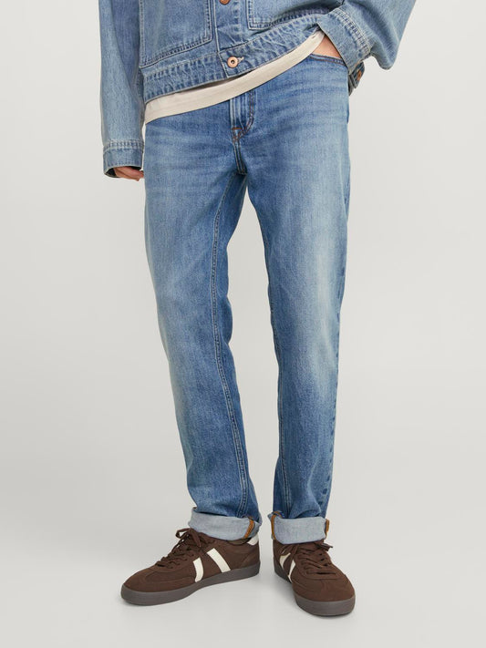 model_shot-front