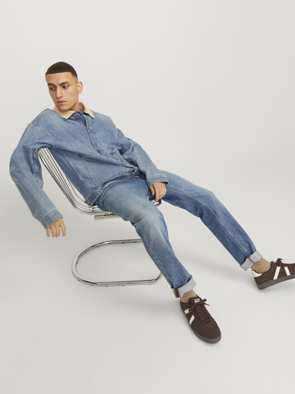 model_shot-creative