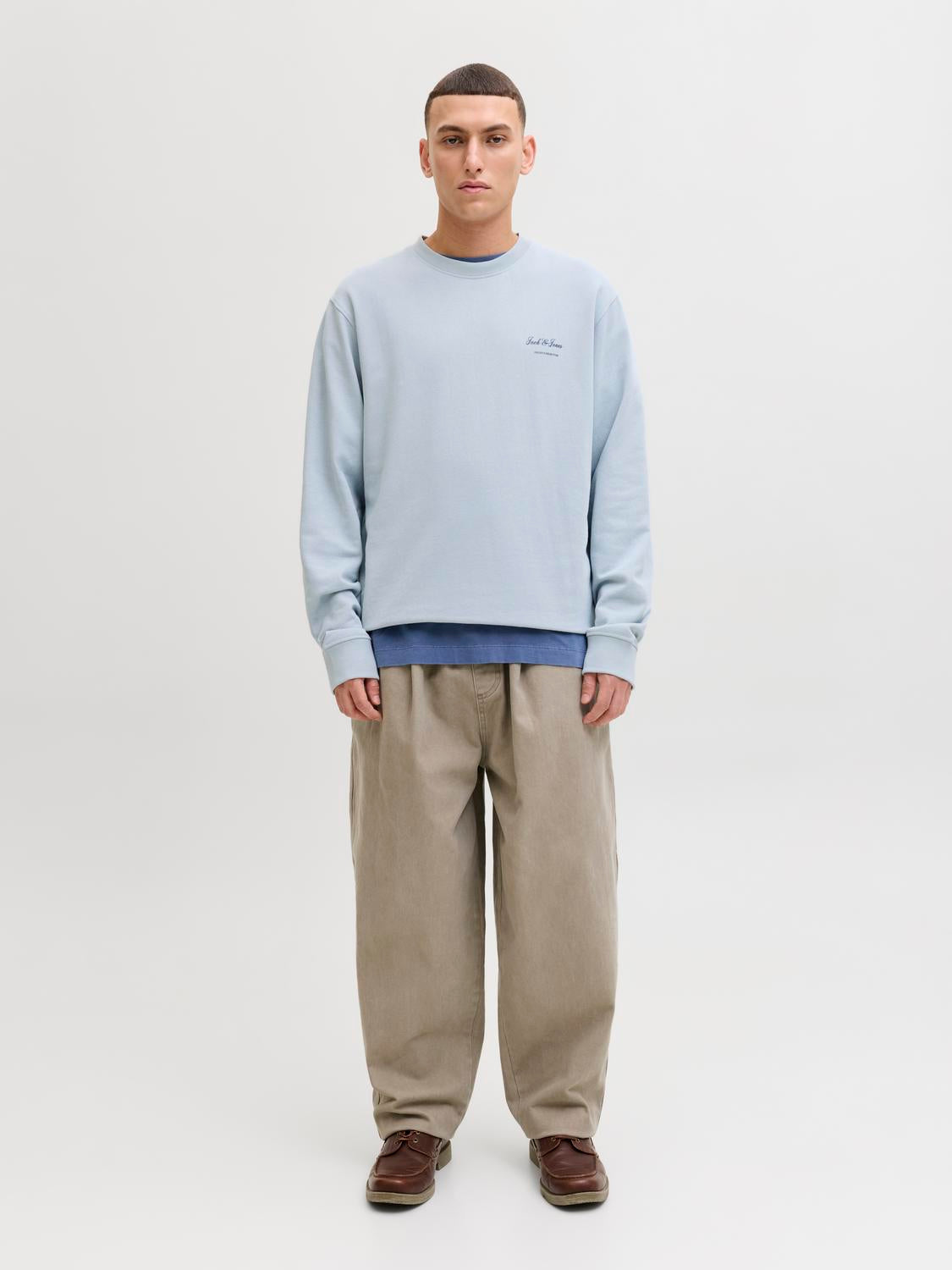 model_shot-front_full