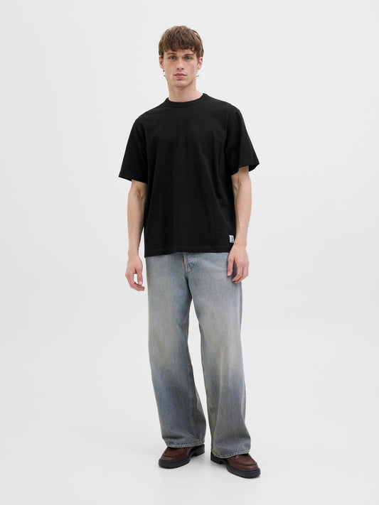 model_shot-front_full