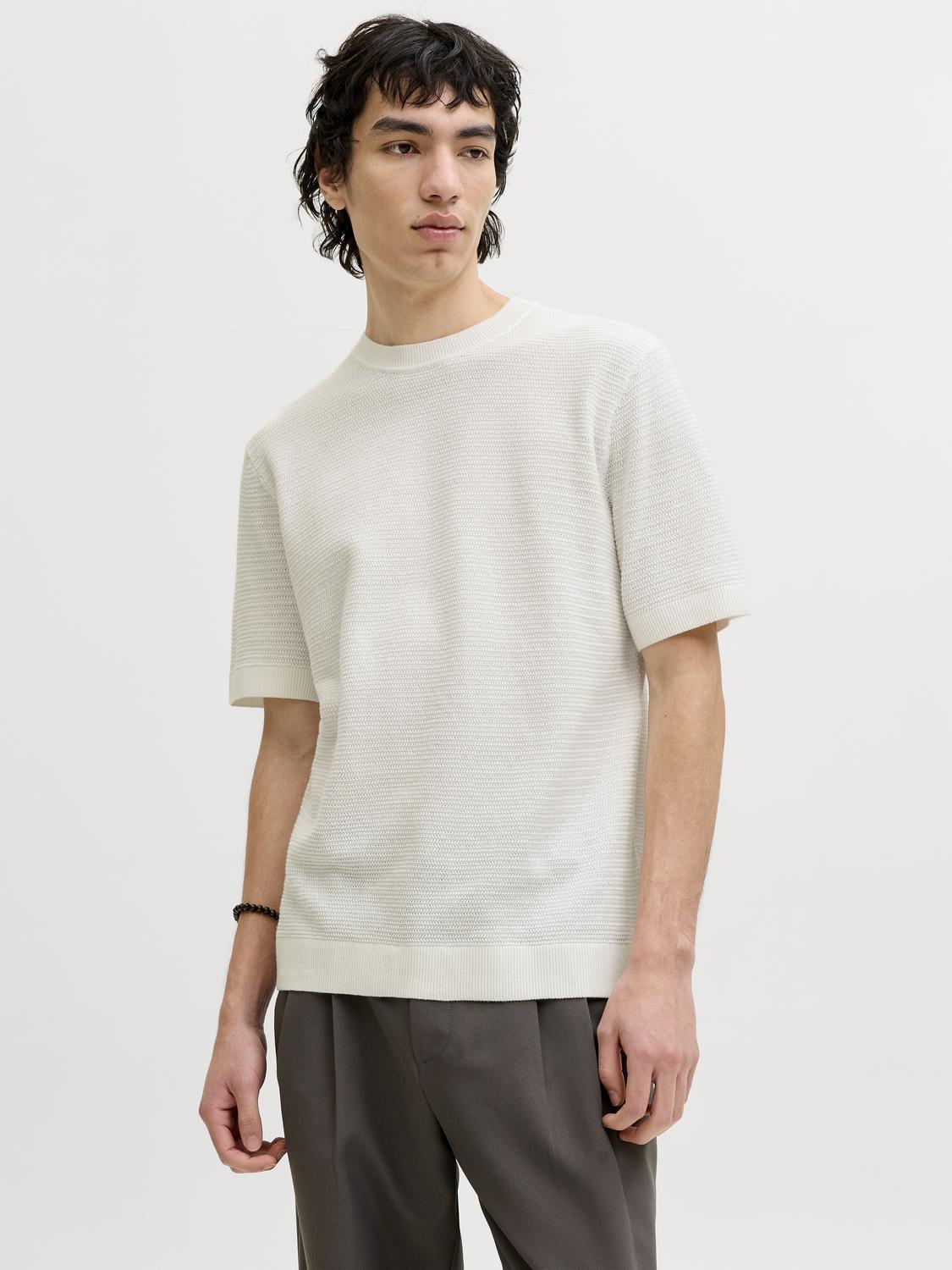 model_shot-front