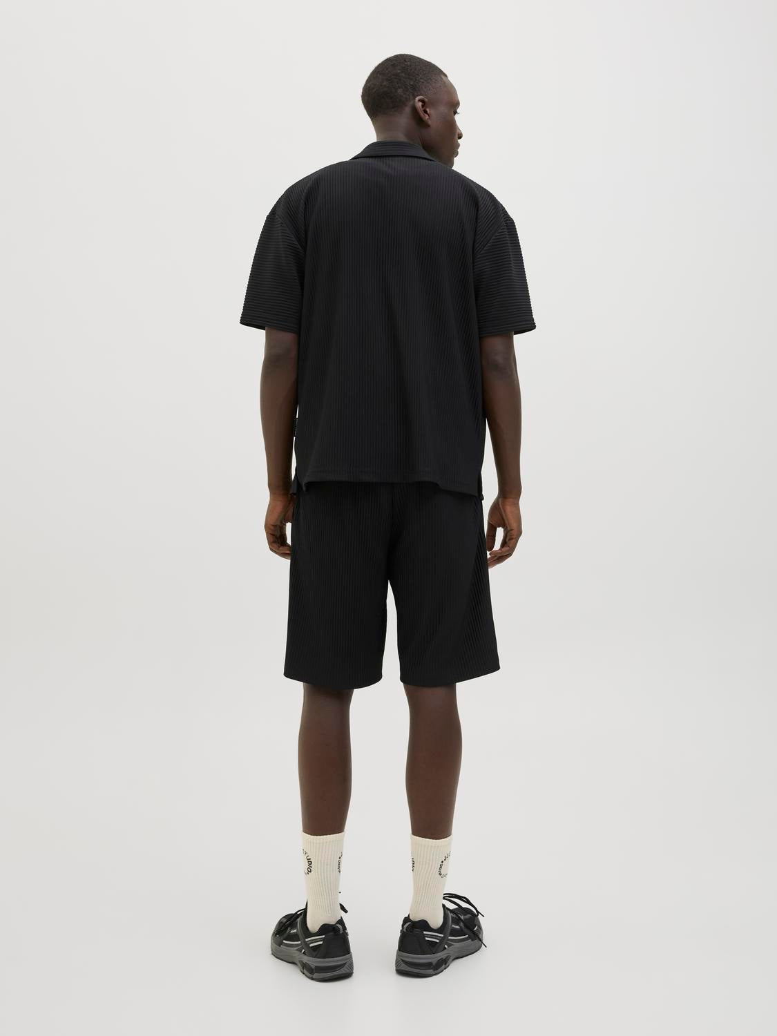 model_shot-back