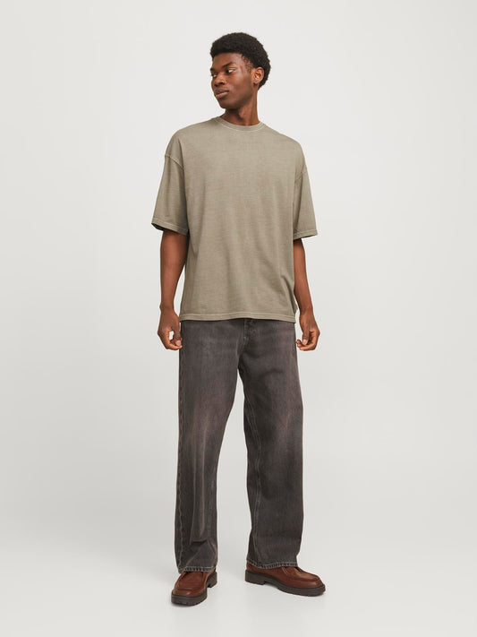 model_shot-front_full