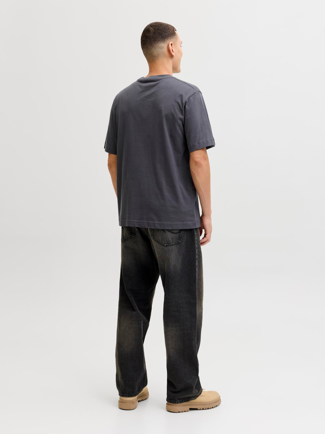 model_shot-back