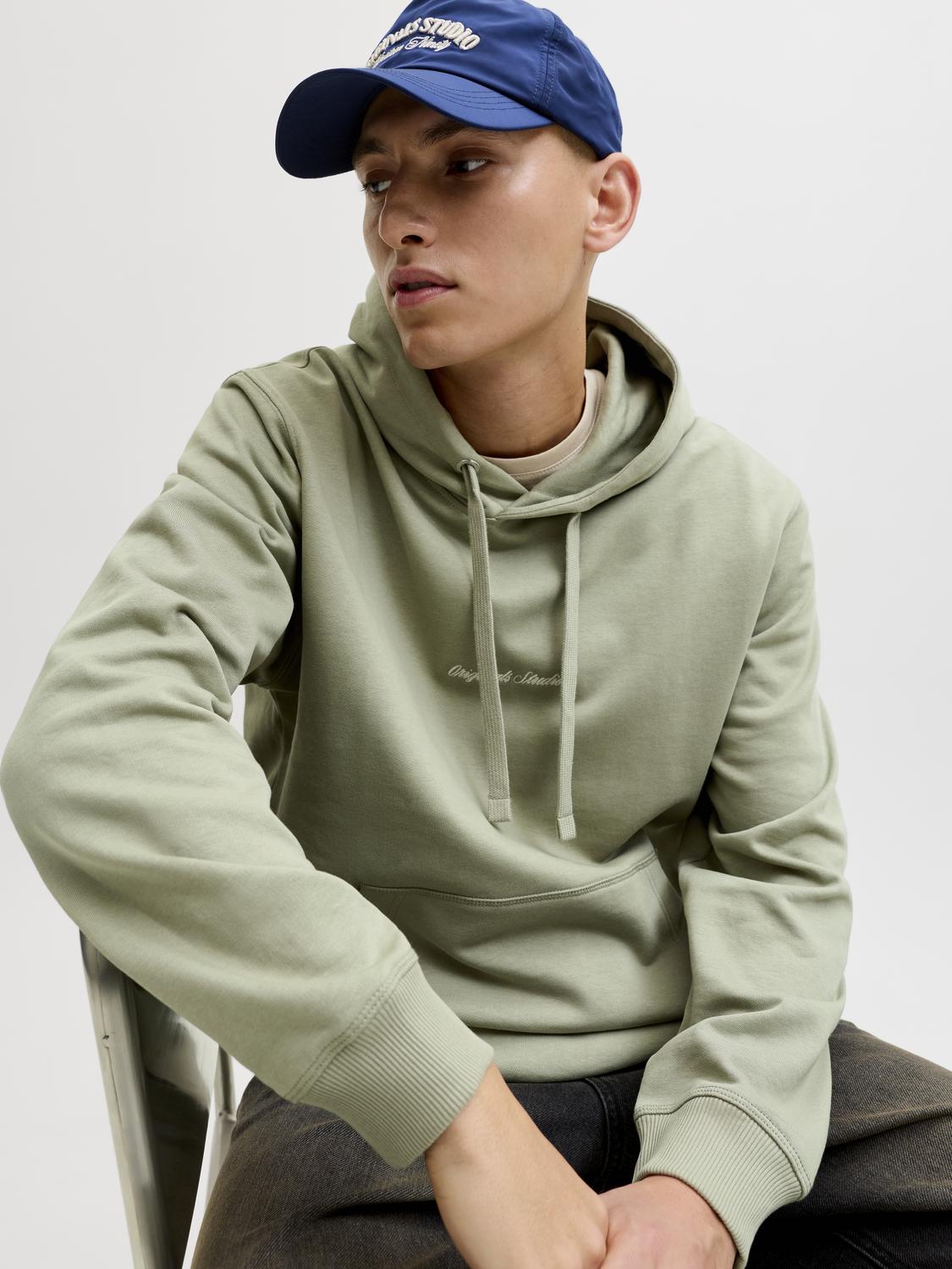 model_shot-creative