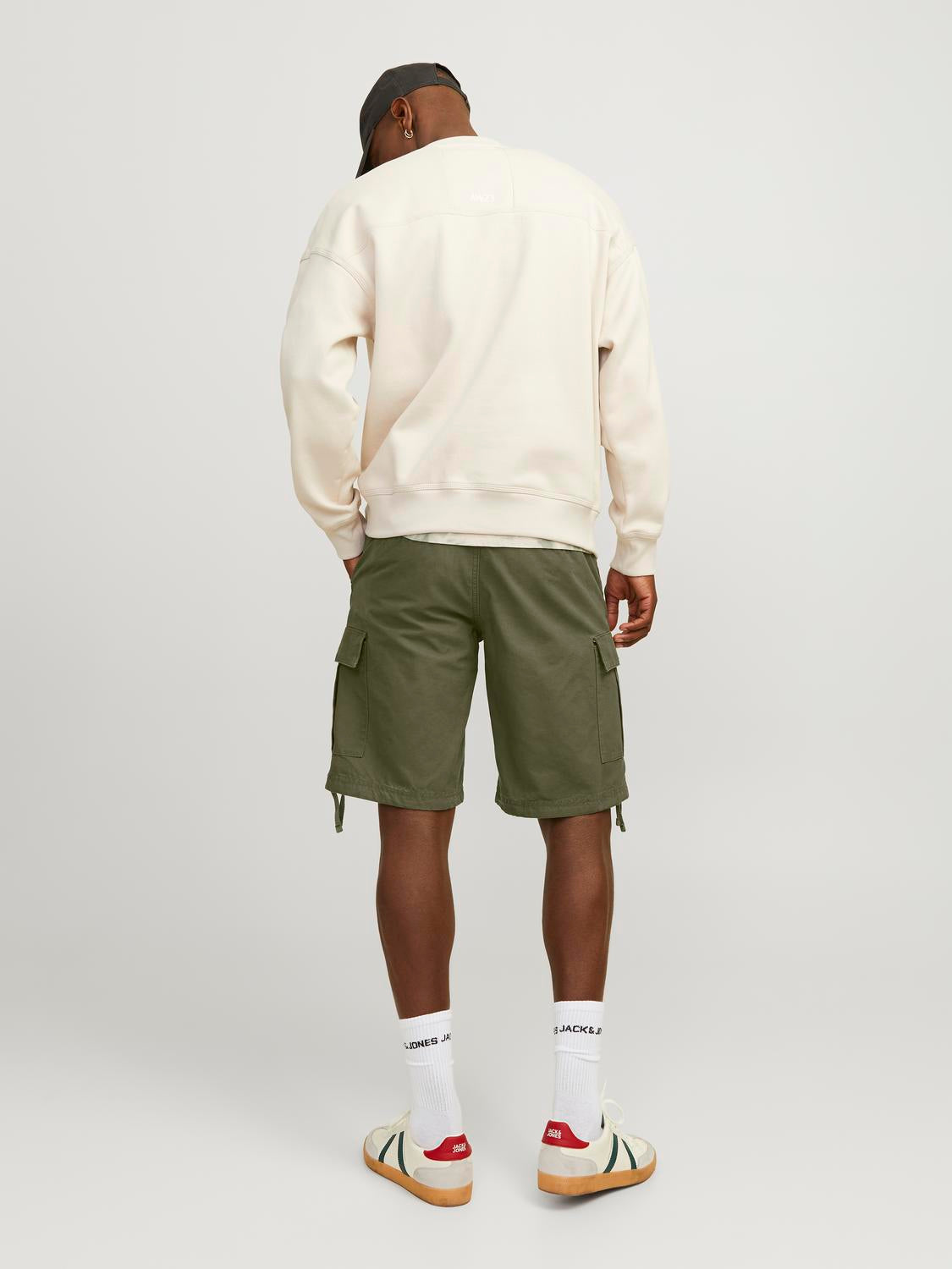 model_shot-back