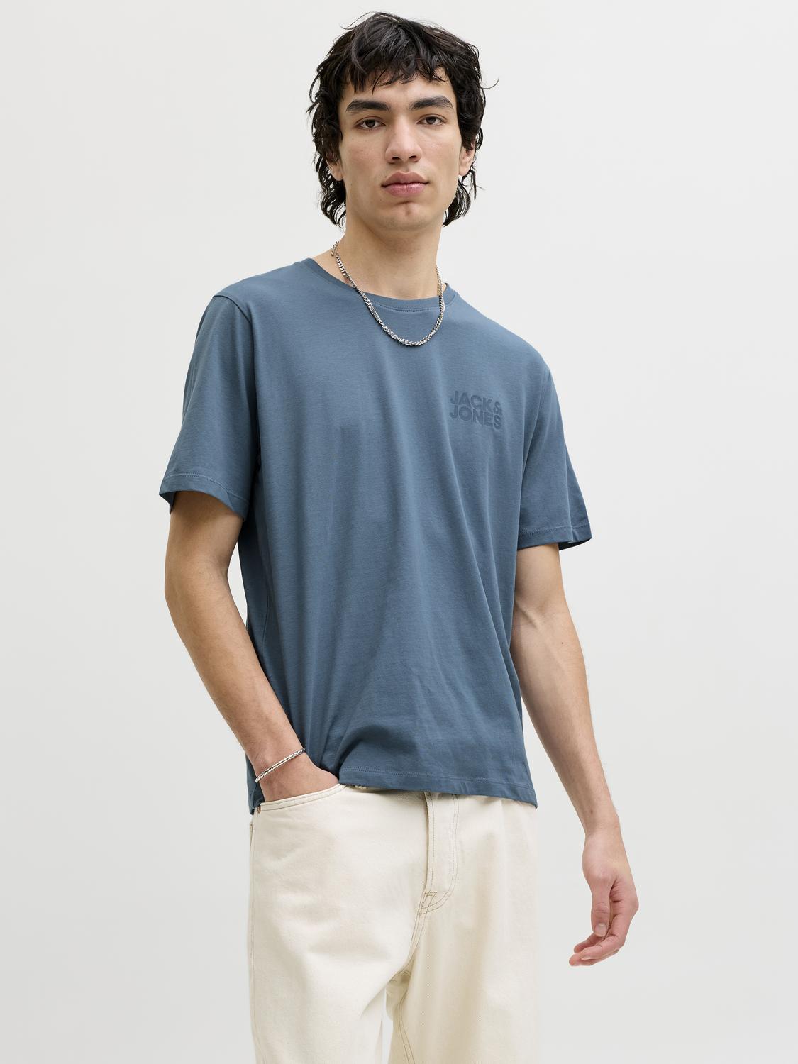 model_shot-front