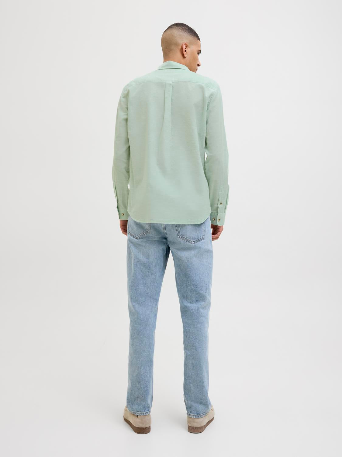 model_shot-back