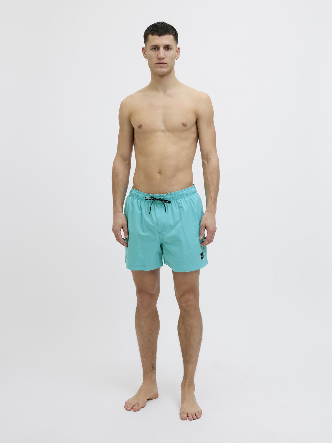 model_shot-front_full