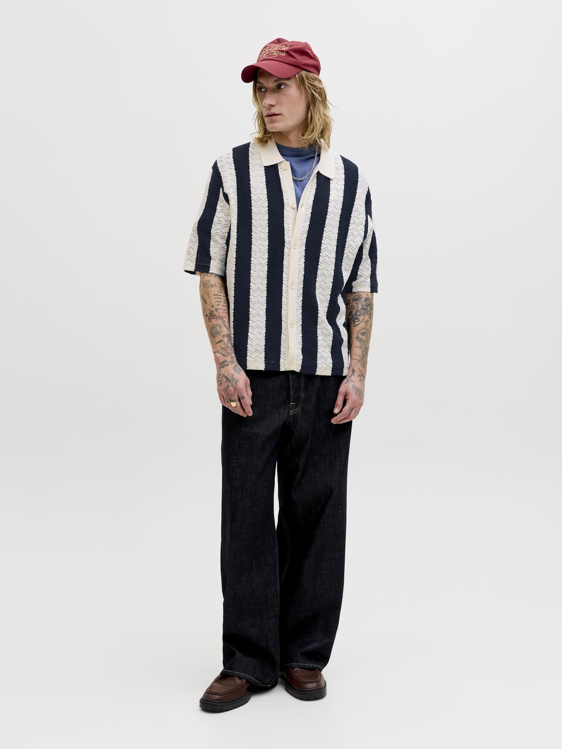 model_shot-front_full