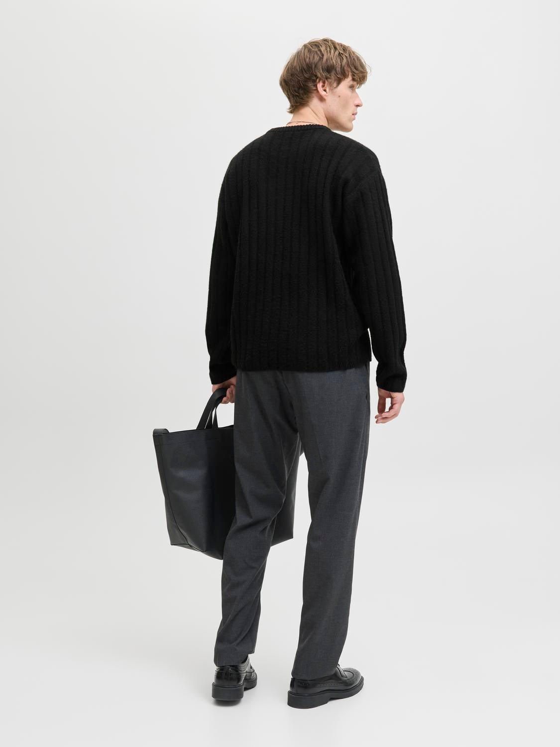 model_shot-back