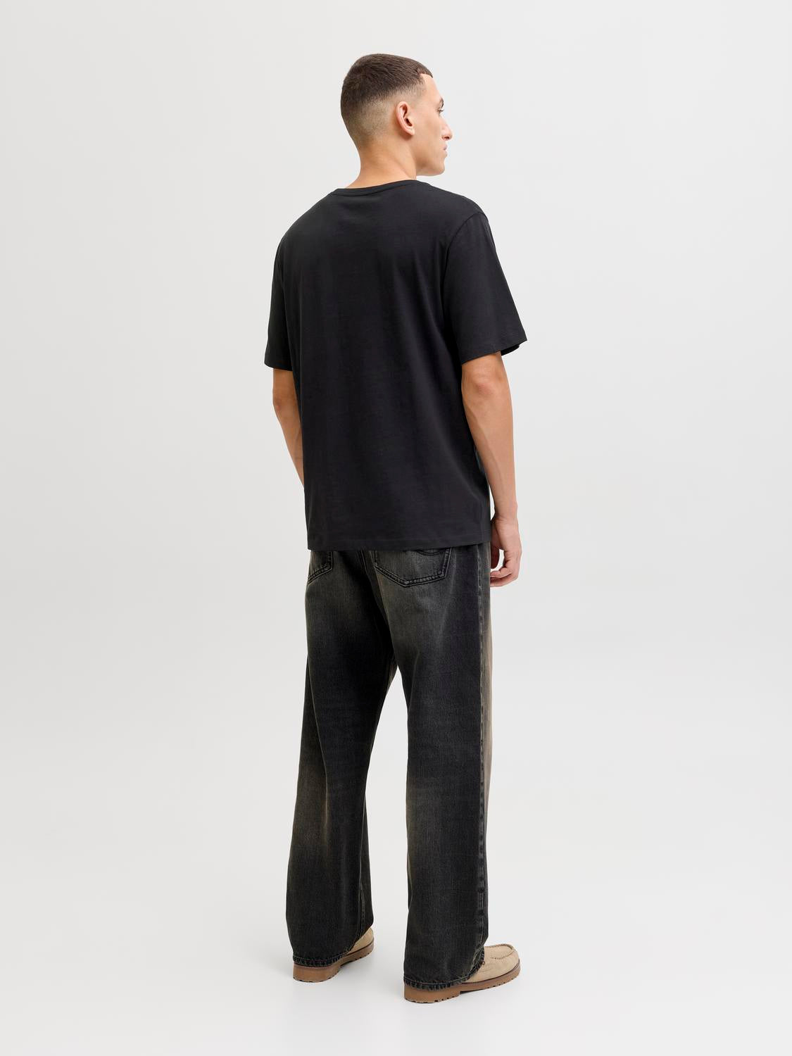 model_shot-back