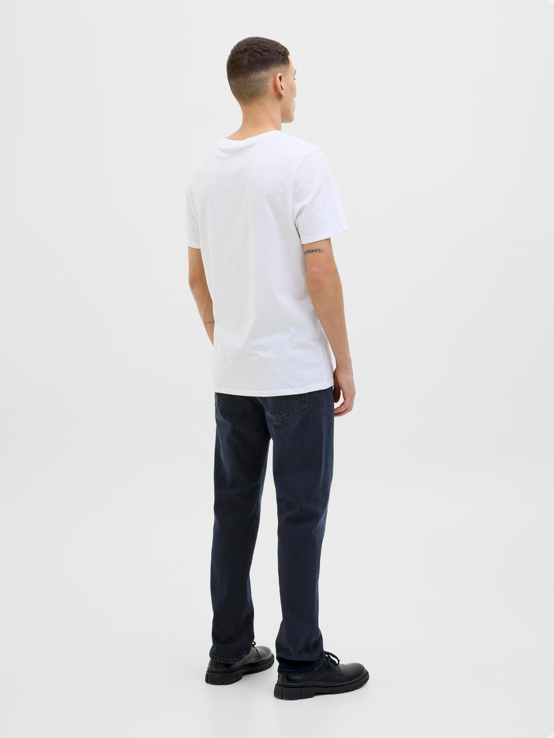 model_shot-back