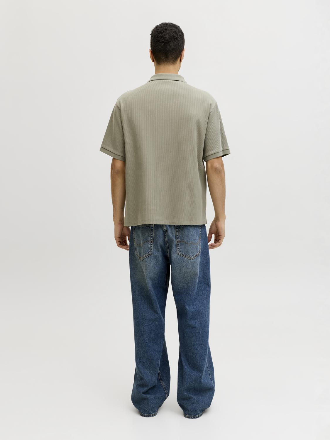 model_shot-back