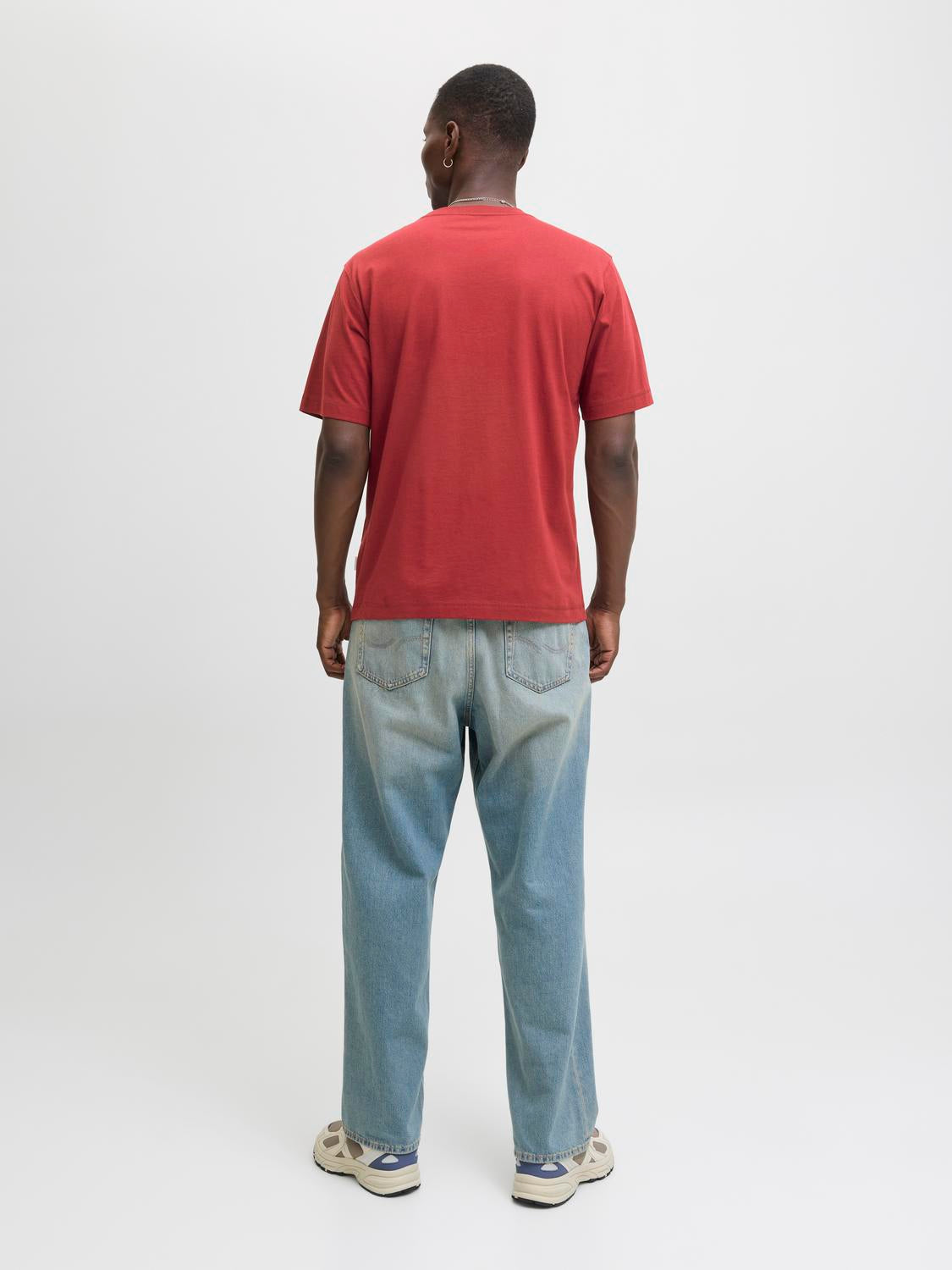 model_shot-back