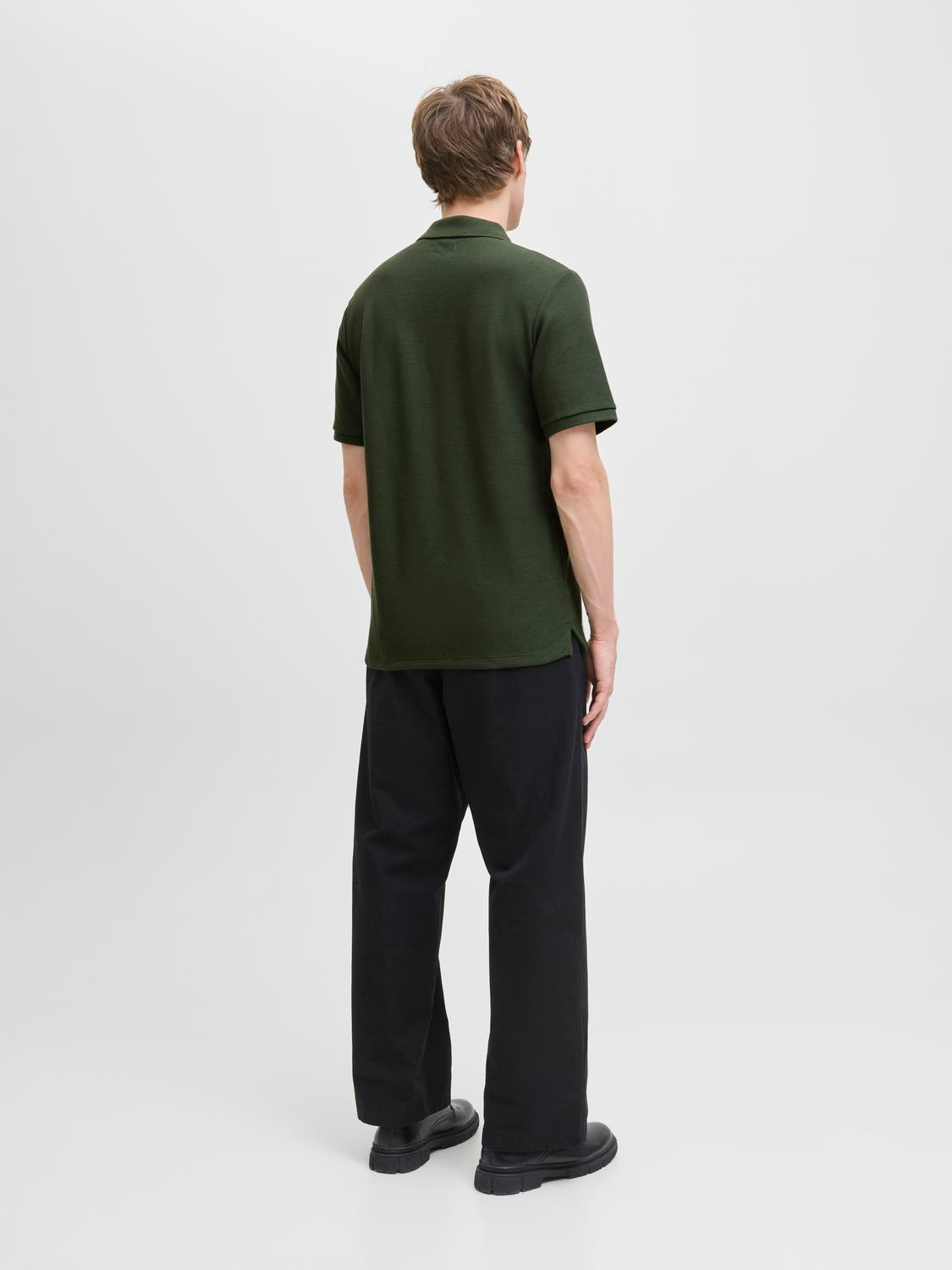 model_shot-back