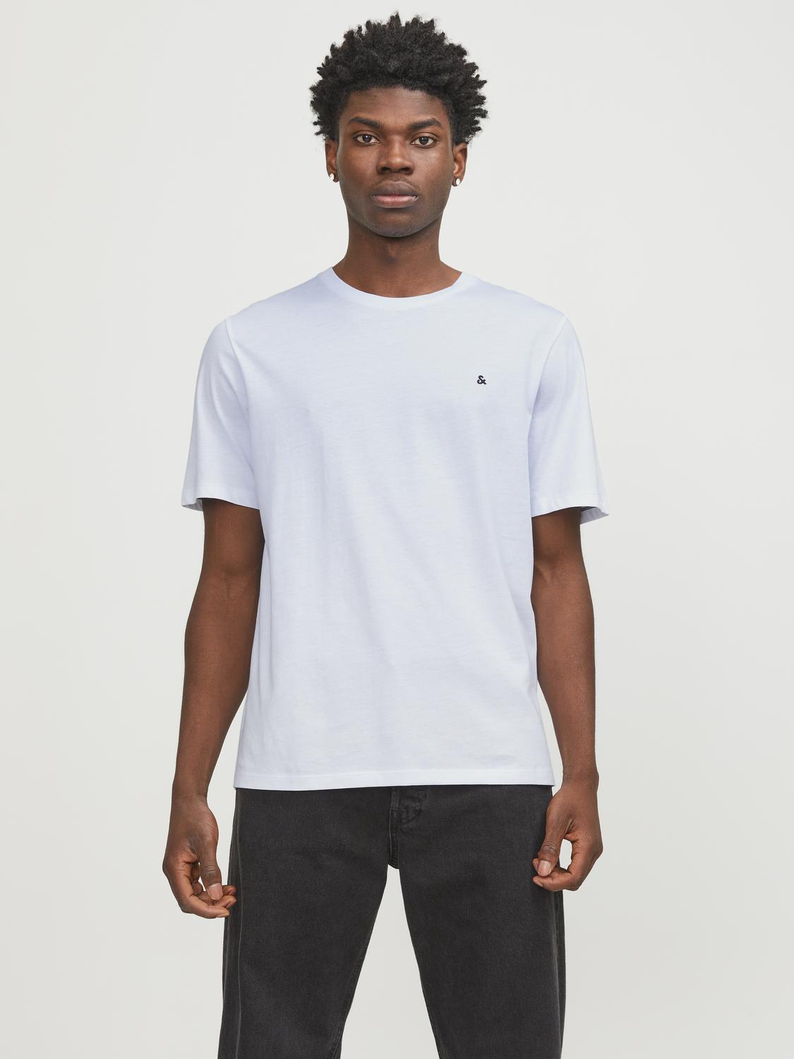 model_shot-front