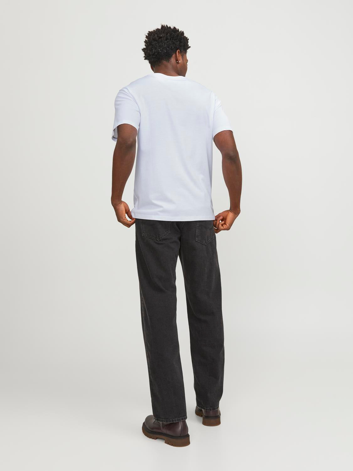 model_shot-back