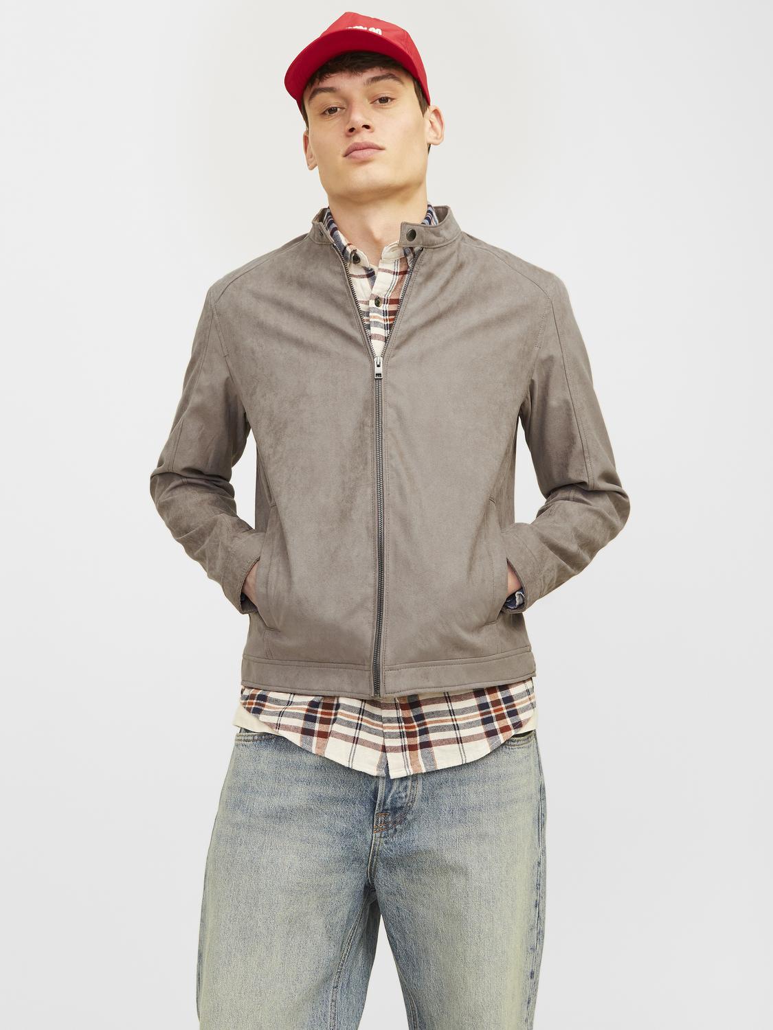 model_shot-front