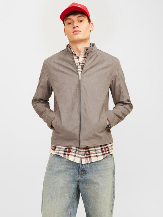model_shot-front