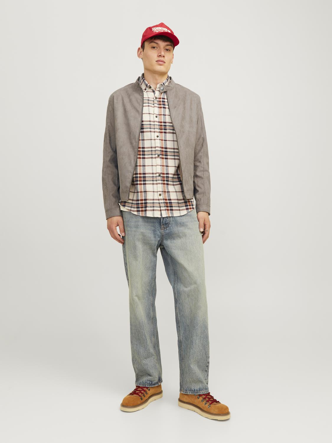 model_shot-front_full