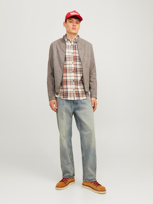 model_shot-front_full