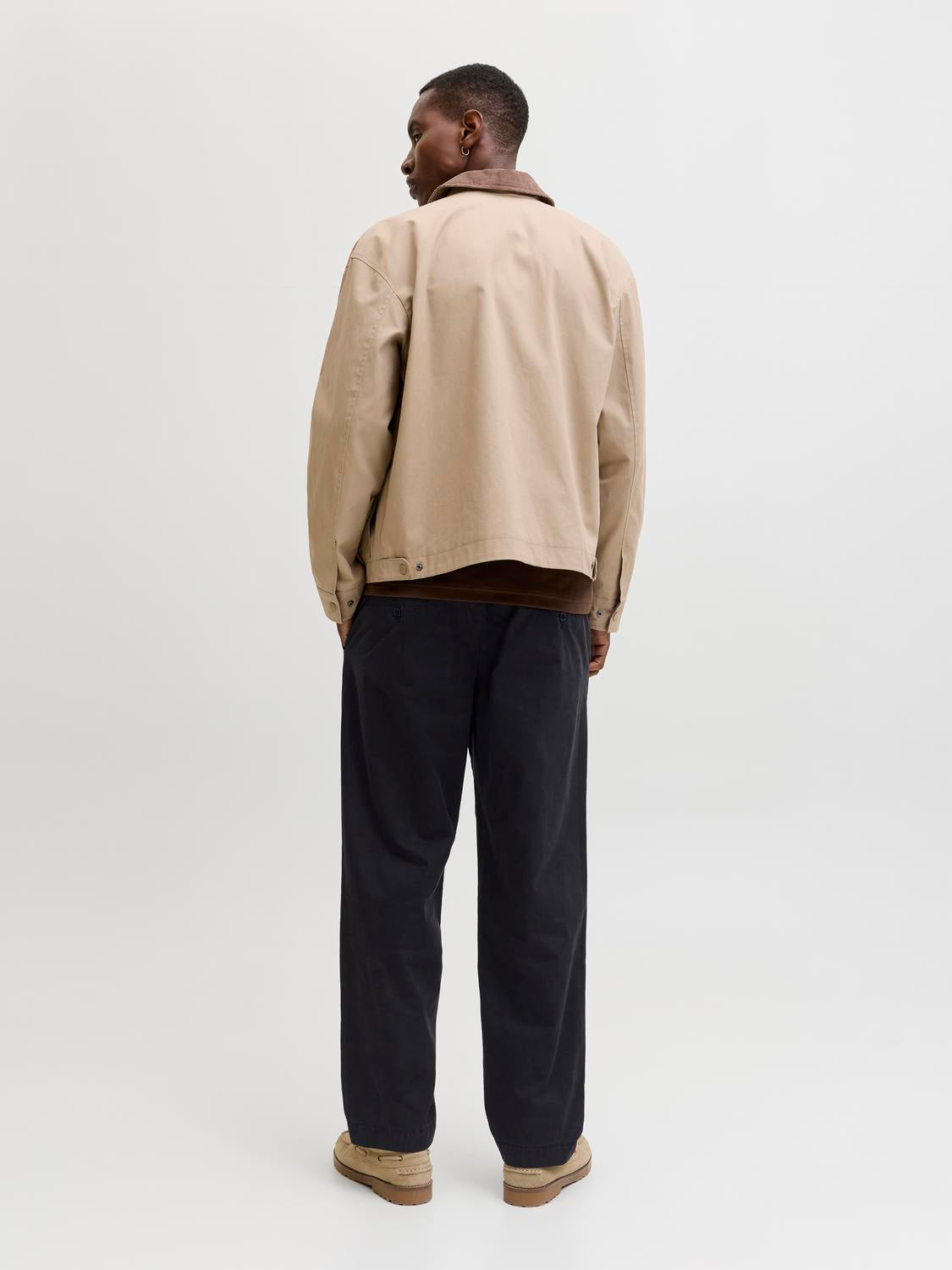 model_shot-back