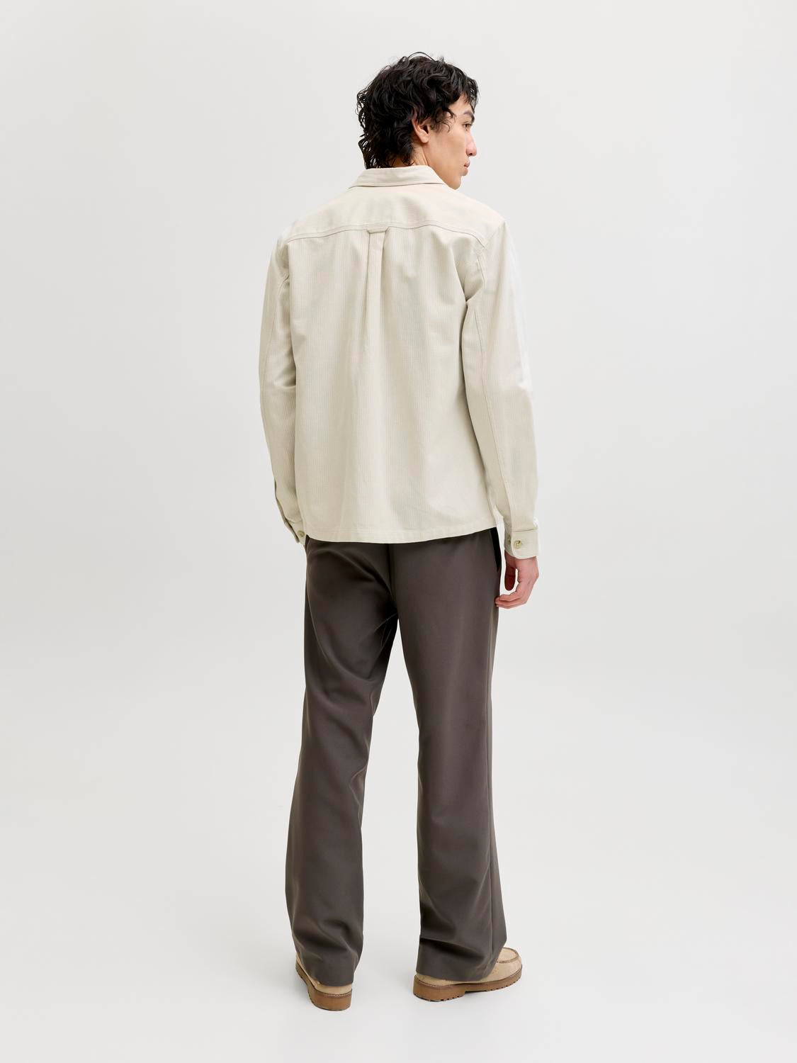 model_shot-back