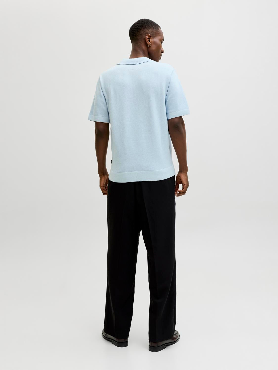 model_shot-back