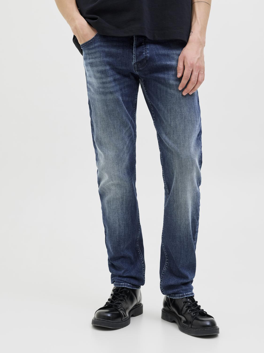 model_shot-front