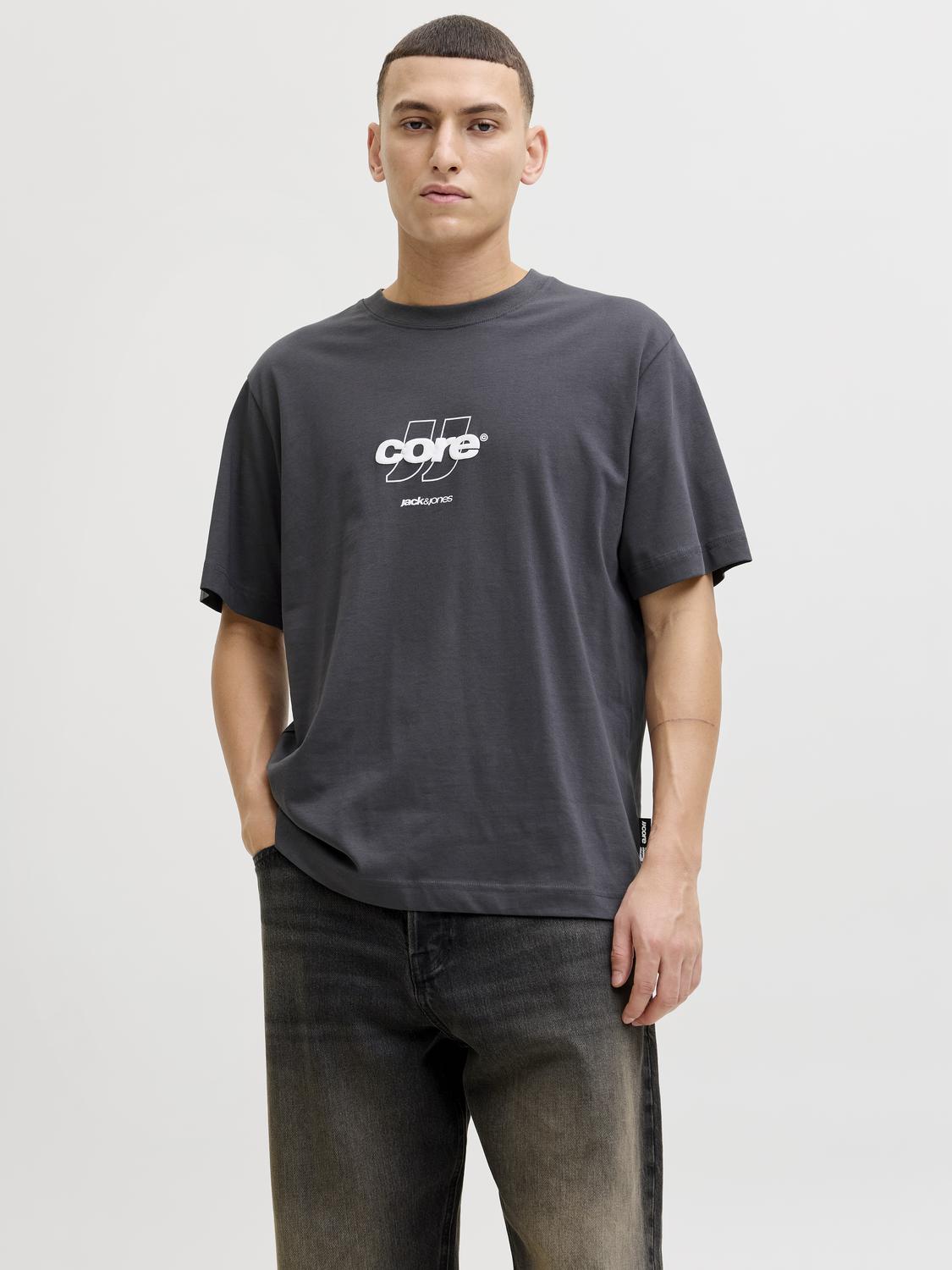 model_shot-front