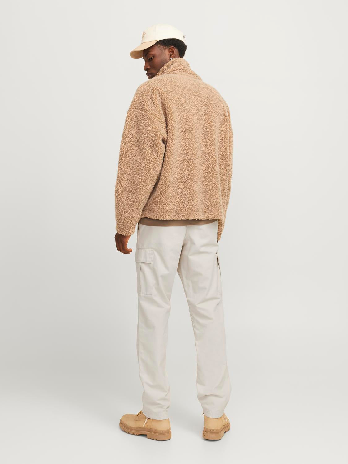model_shot-back