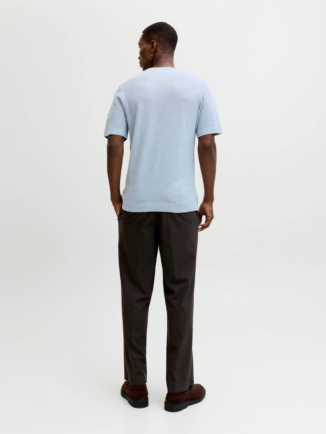model_shot-back