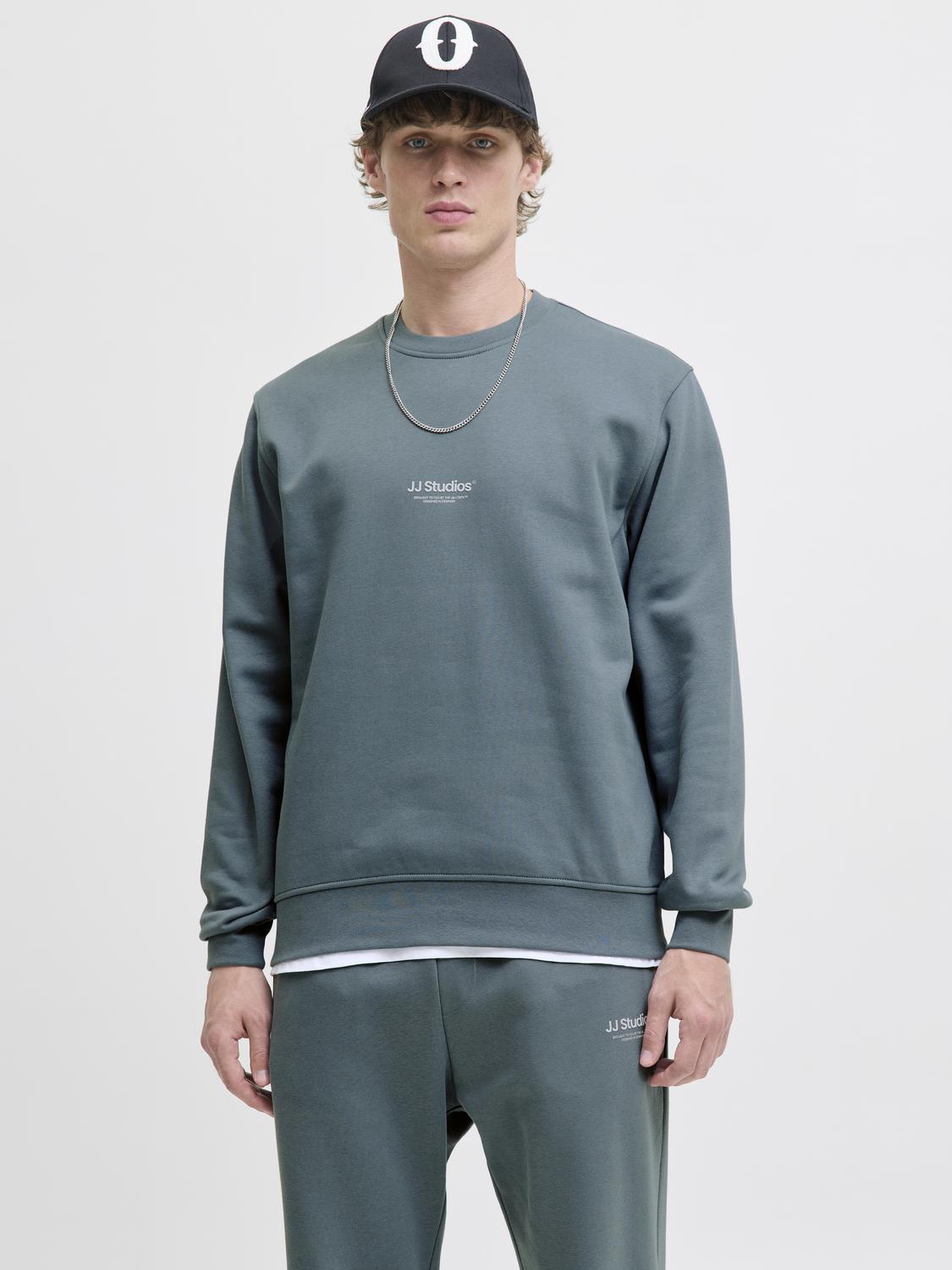 model_shot-front